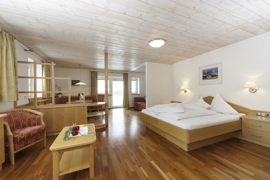 Hotel Gampen Зольда Номер фото